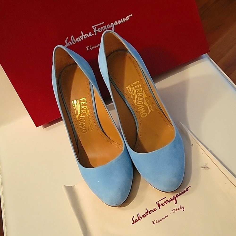 🇮🇹ferragamo Baby Blue Suede Heels